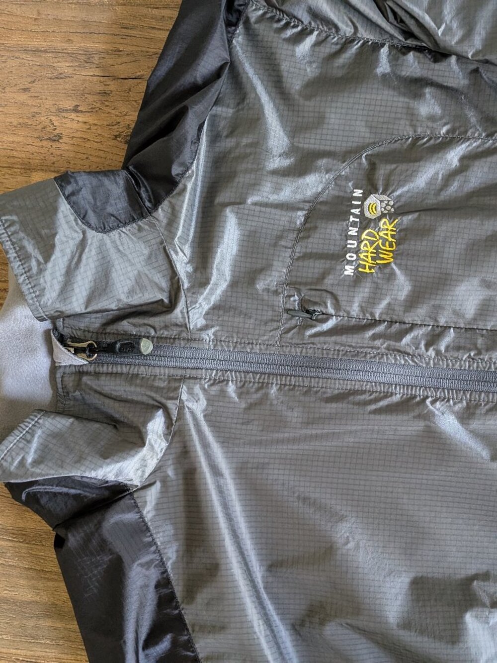 Mountain Hardwear Windbreaker Size L